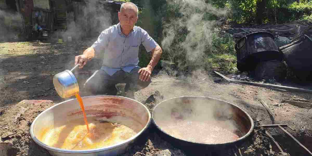 denizlide-satamadigi-karpuzlari-pekmez-yapan-2.jpg