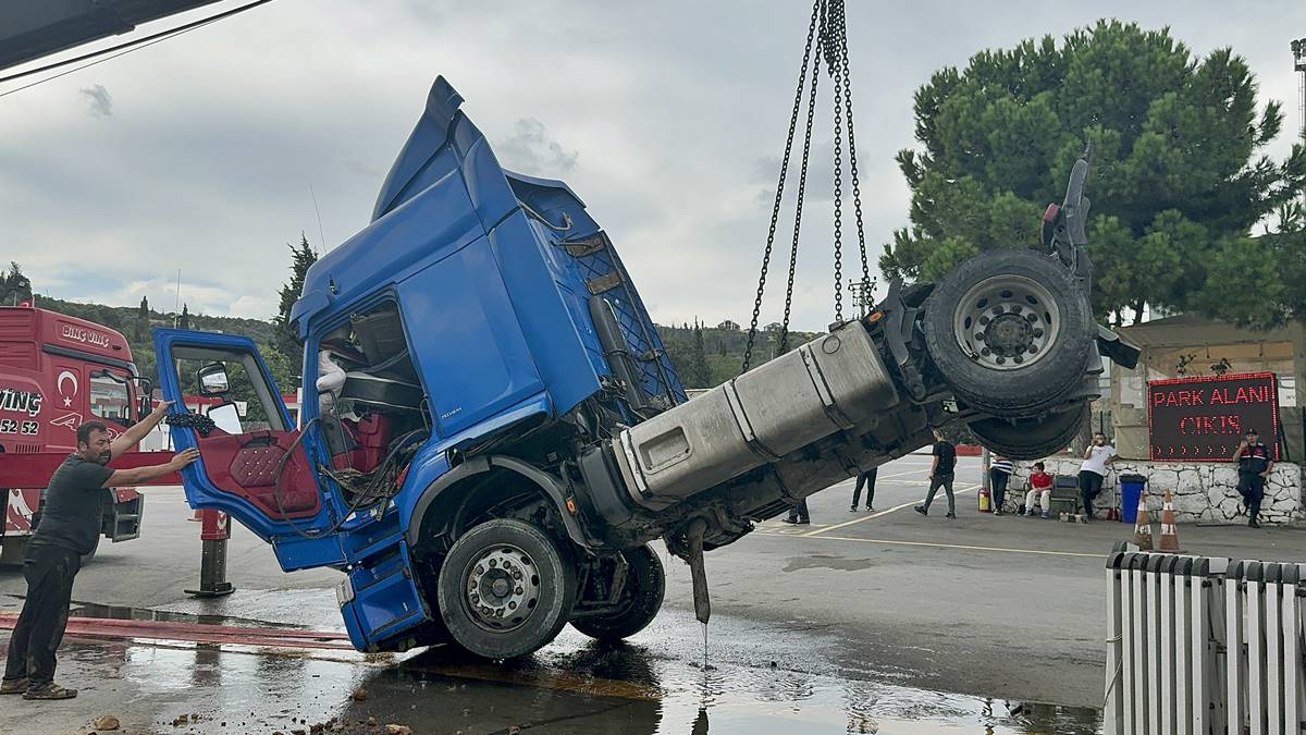 kocaeli-gebze-son-dakika-haberleri-trafik-kazasi-izle-7.jpg