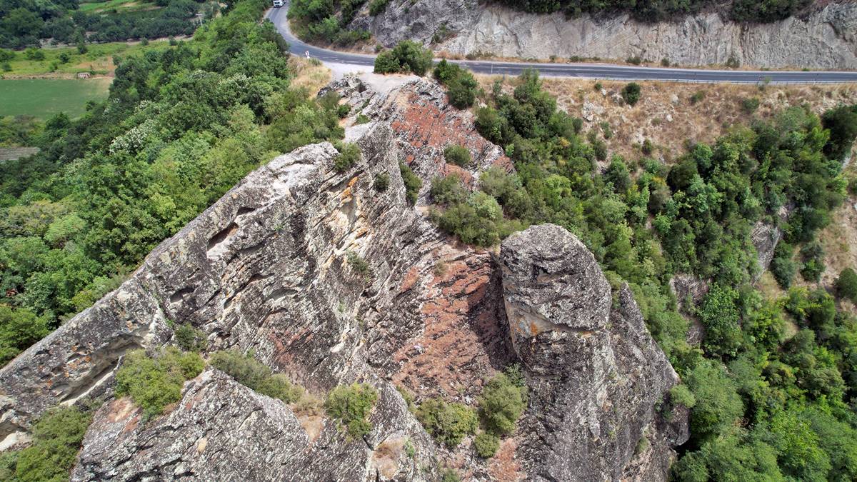 esini-ucurumdan-iten-adam-ne-kadar-ceza-aldi-7.jpg