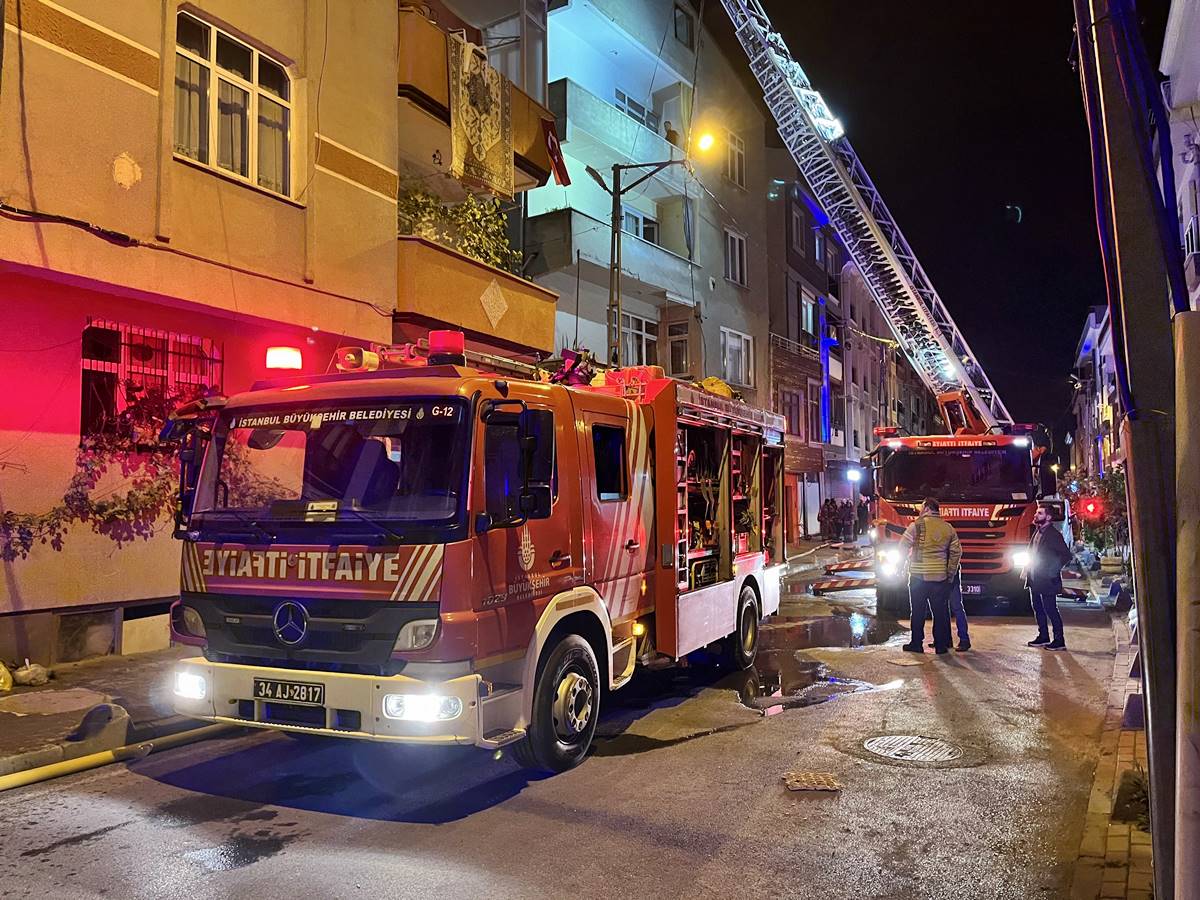 istanbul-kucukcekmece-son-dakika-haberleri-yangin-haberleri-4.jpg