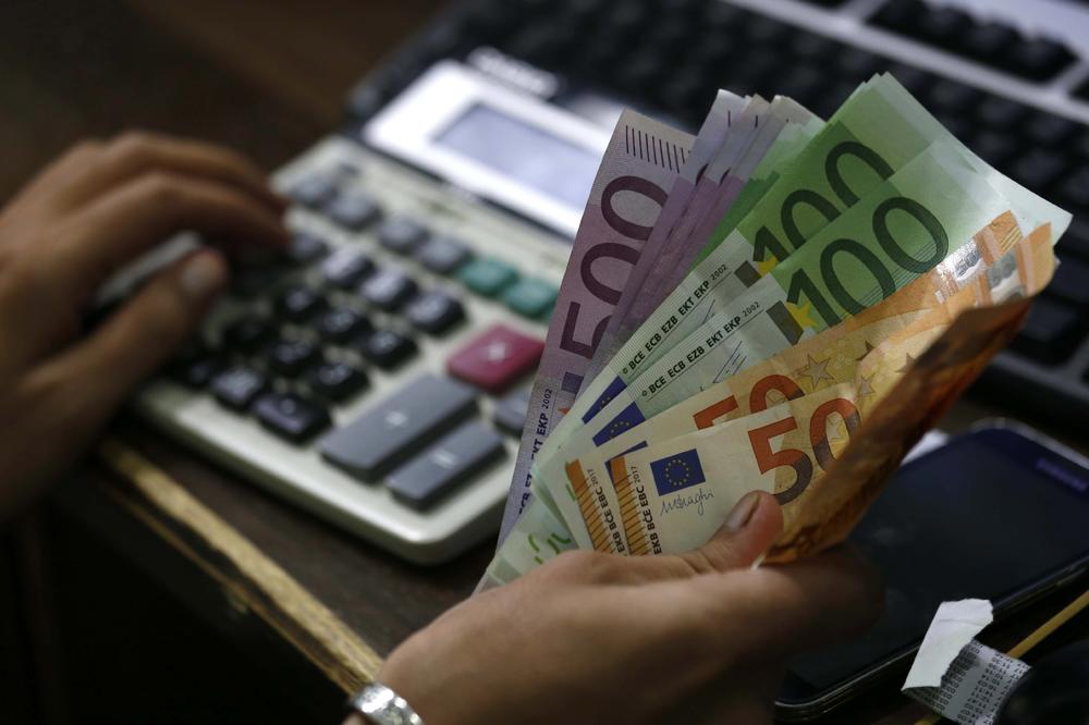 novac-pare-euro-cash.jpg