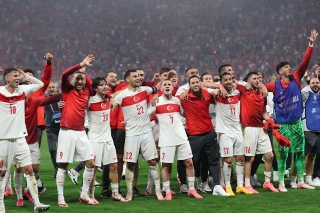 1727560-a-milli-futbol-takimi-yurda-dondu-668b1a6fad05b-001.jpg