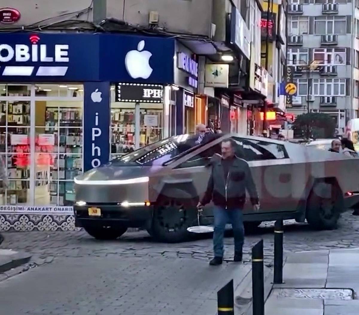 trabzon-tesla-cybertruck-sahibi-kim-4.jpg