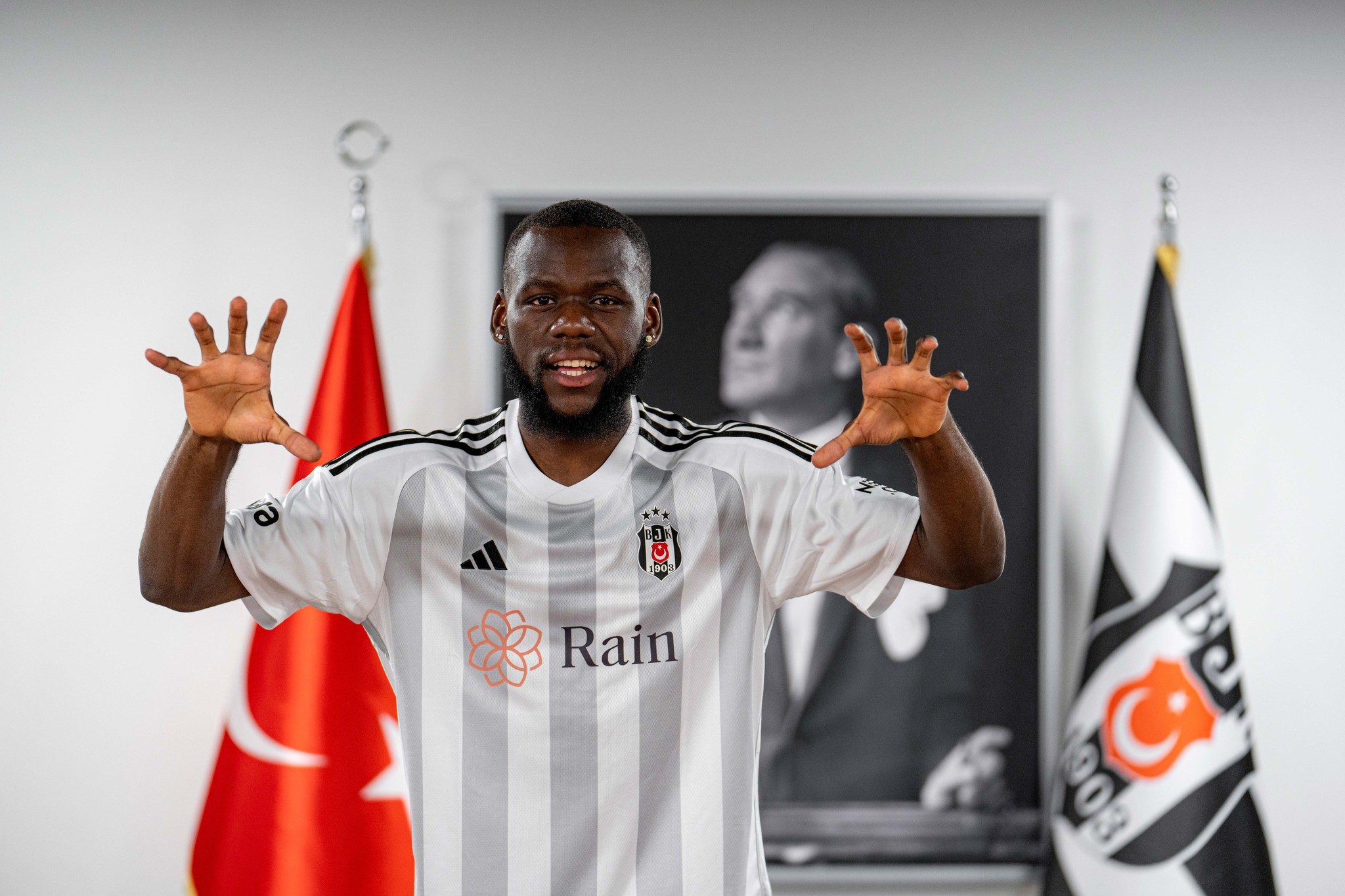 transfer-haberi-besiktasa-jean-onana-mujdesi-1703943168717.jpg