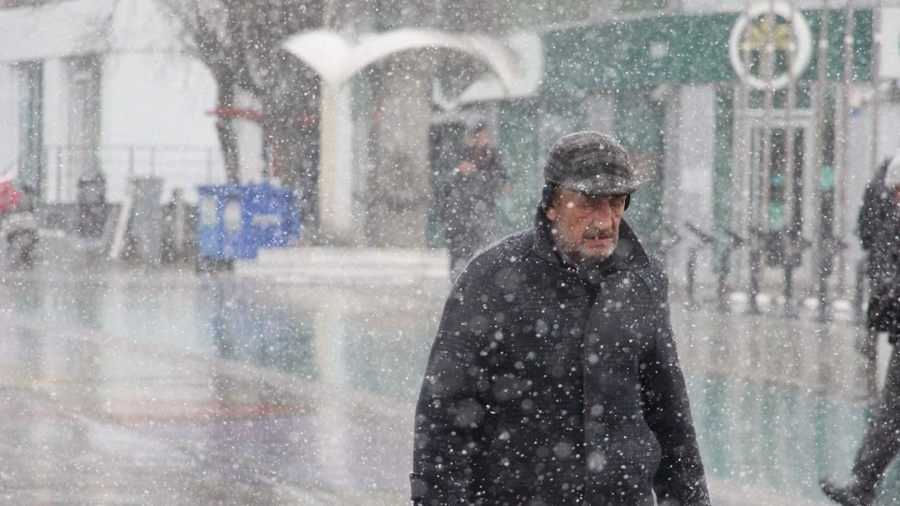 630-boluda-kar-yagisi-etkisini-artiriyor-trafikte-aksamalar-yasandi.webp