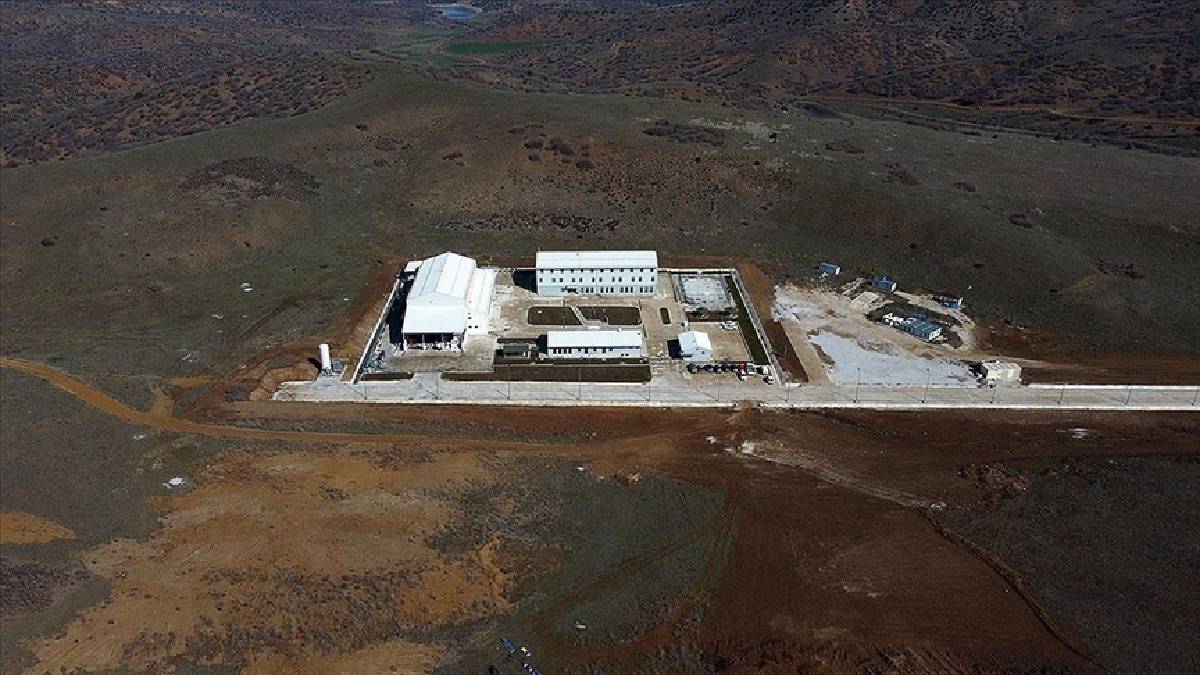 nadir-toprak-elementi-kapak