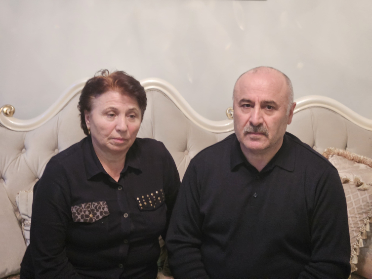 Oğuz Murat Aci'nin annesi Pervin Aci ile babası Özer Aci