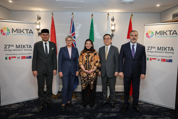 disisleri-bakani-fidan-mikta-27nci-dis-170308-media1.jpg