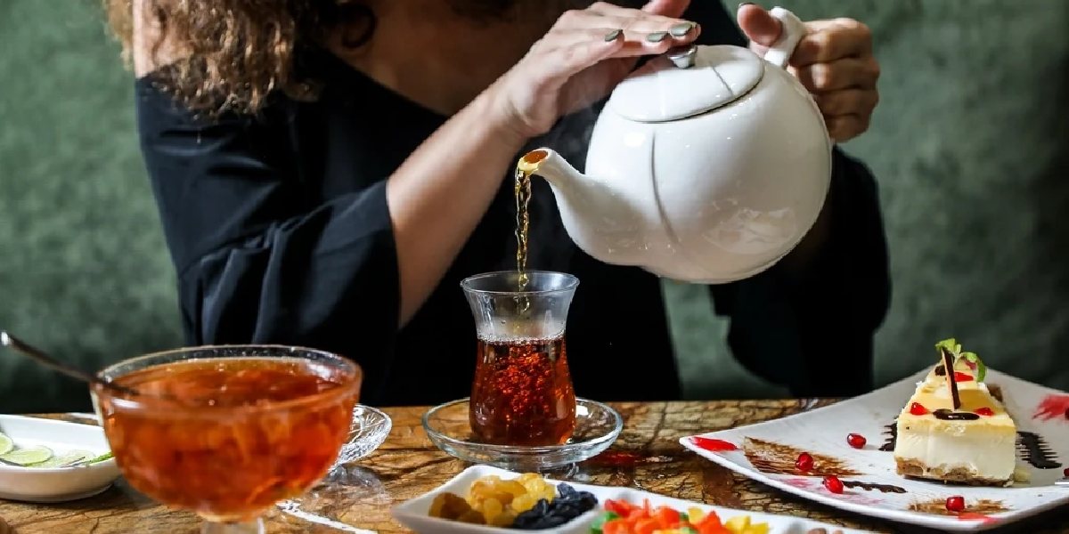 cayin-yaninda-tuketilmemesi-gereken-yiyecekler-1.jpg