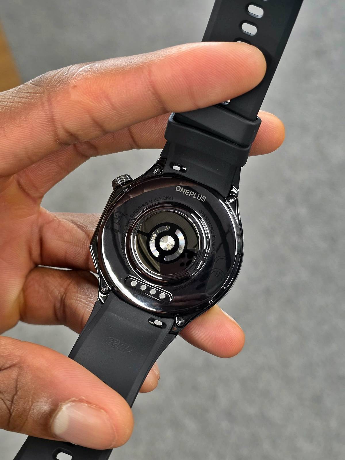 one-plus-watch-3-hatali-yazim-2.jpg
