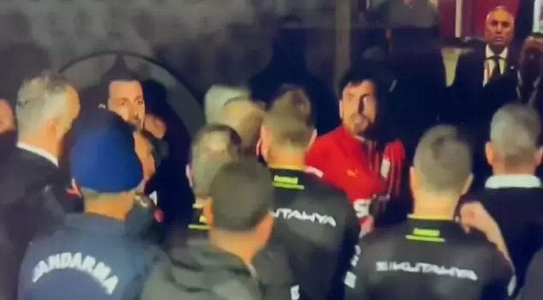 galatasaray-da-gunay-guvenc-devre-arasinda-18438033-1693-amp-jpg-kopyasi.jpg