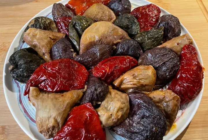 zeytinyaglikurupatlicanbiberdolmasi.webp