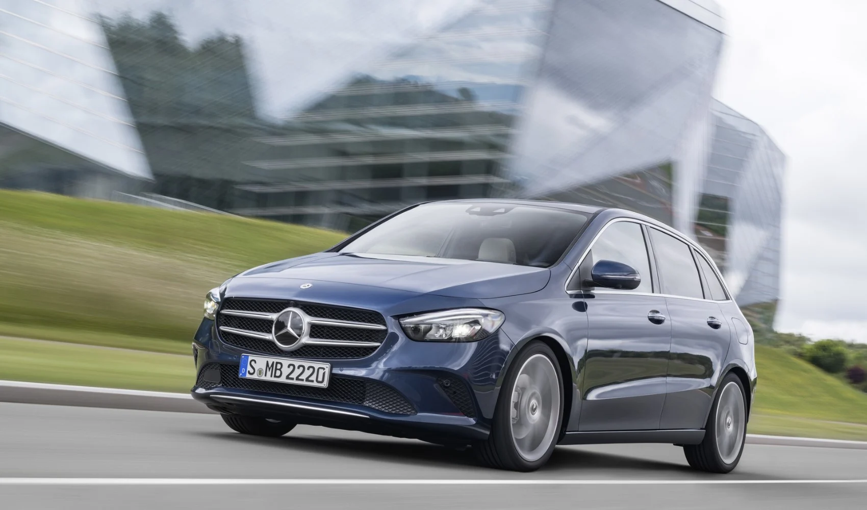 122758696-mercedes-6.webp