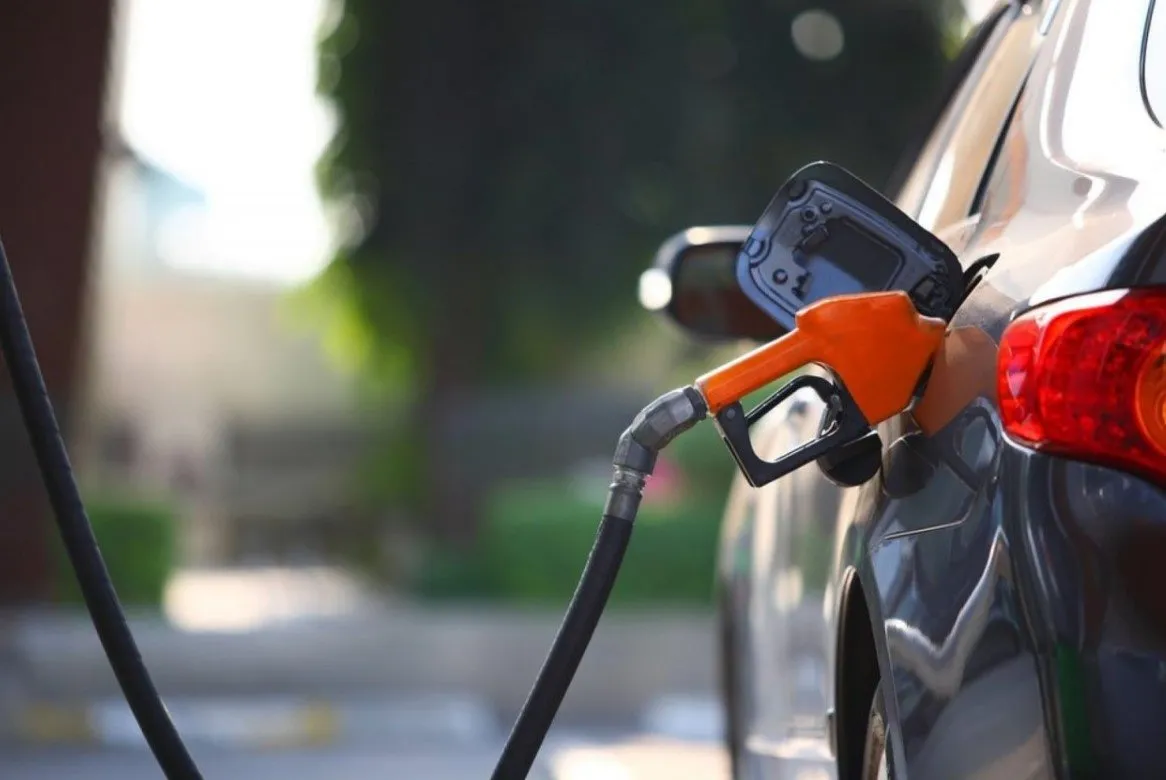 0x0-benzin-mazot-fiyati-son-dakika-motorine-zam-geldi-benzin-fiyati-ve-motorin-fiyatlari-ne-kadar-kac-tl-olacak-1677827287756.webp