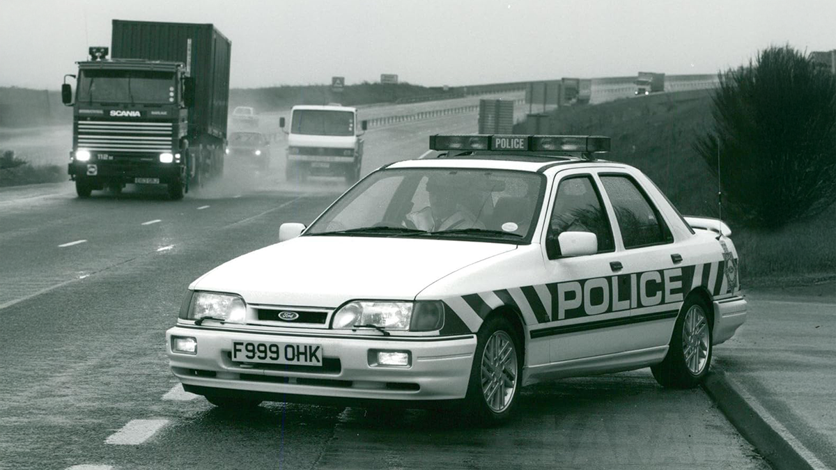ford-sierra-cosworth-polis-araci.png