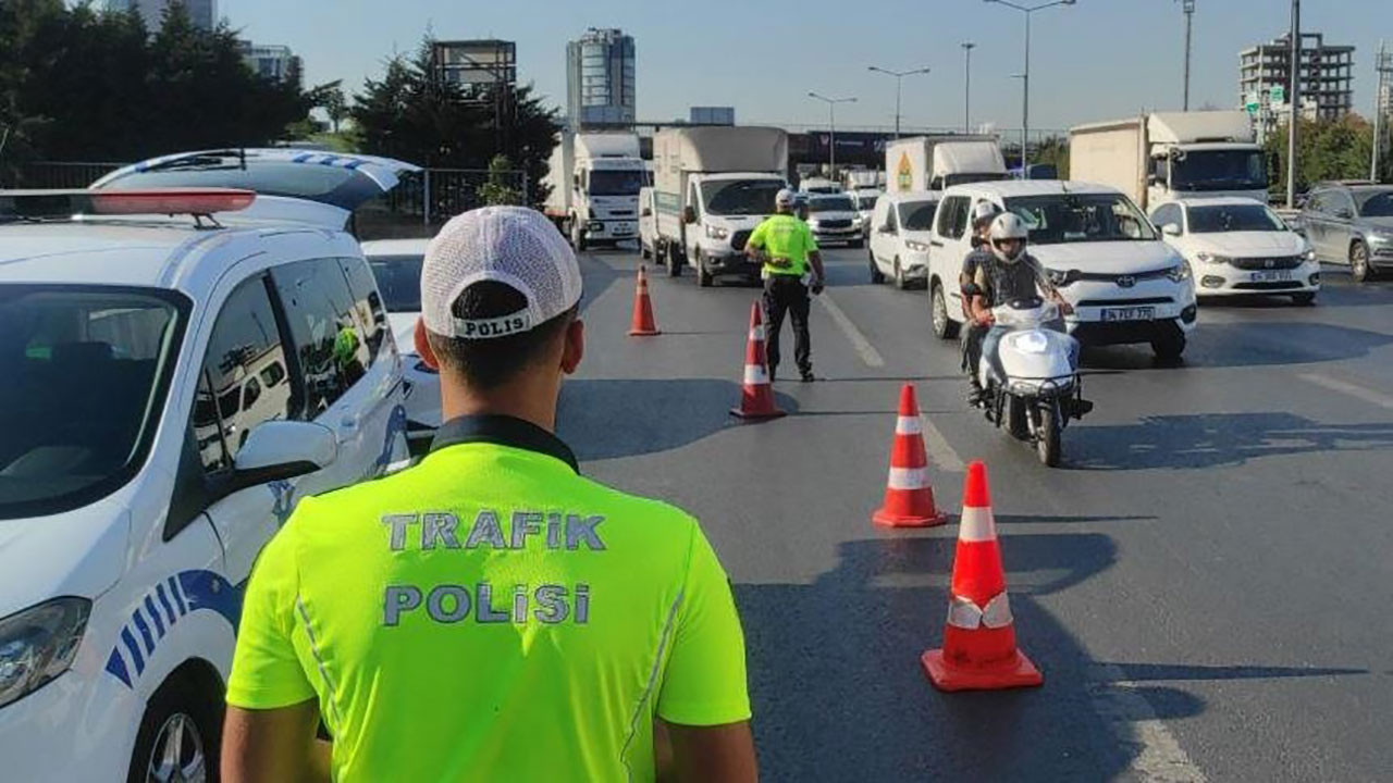istanbulda-yarin-bazi-yollar-trafige-kapali-olacak-bg4s.jpg