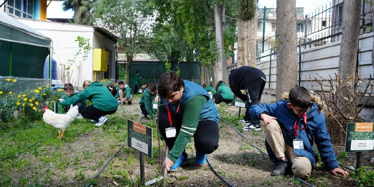 izmirde-ogrenci-hasadi-1