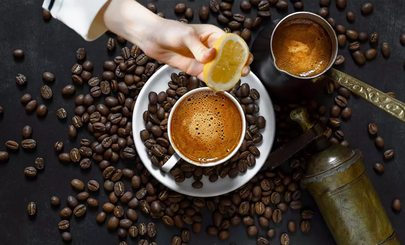 metabolizmayi-ucuran-turk-kahvesi-limon-tarifi-turk-kahvesinin-icine-2-damla-limon-koyarsaniz-1719926889-406