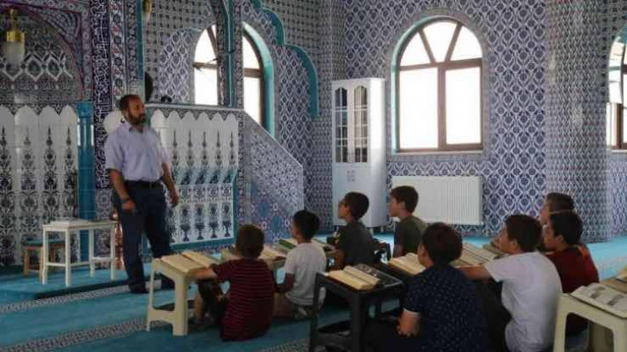 fahri-kur-an-kursu-ogreticiler-1718921957-shyzil