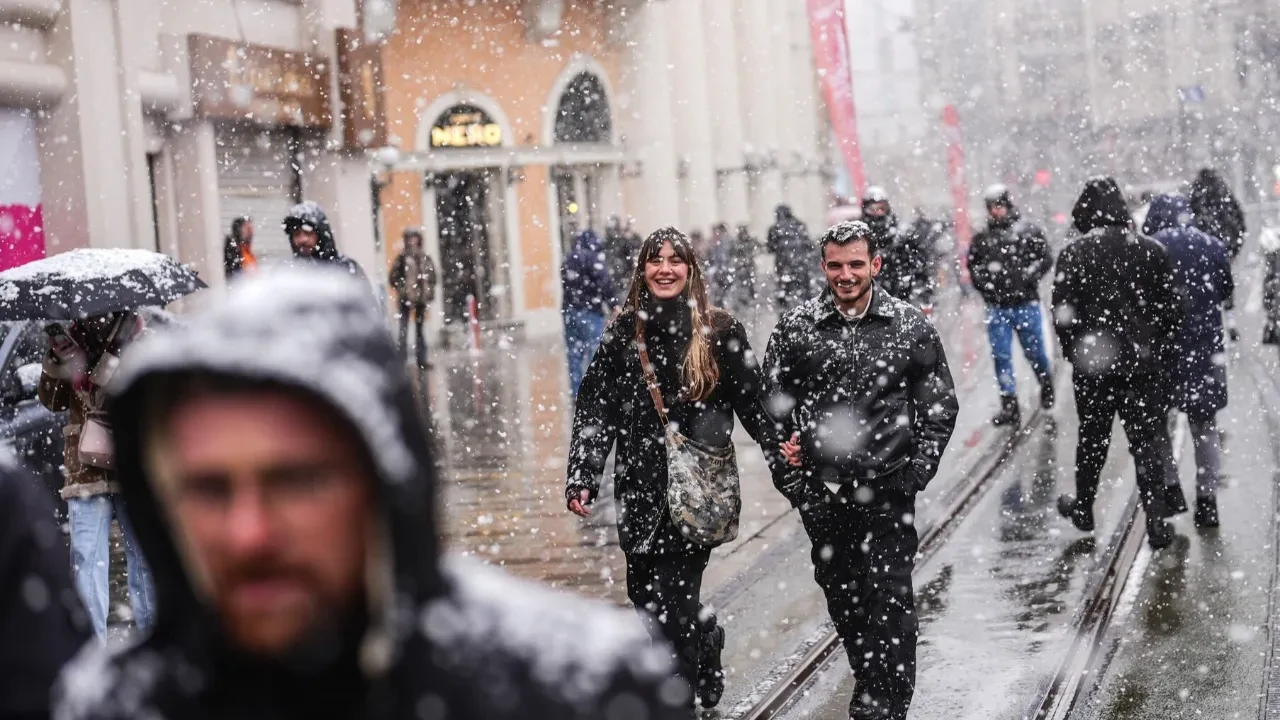 istanbulda-kar-yagacak-mi-gozler-meteorolojiden-gelecek-aciklamada-3212746