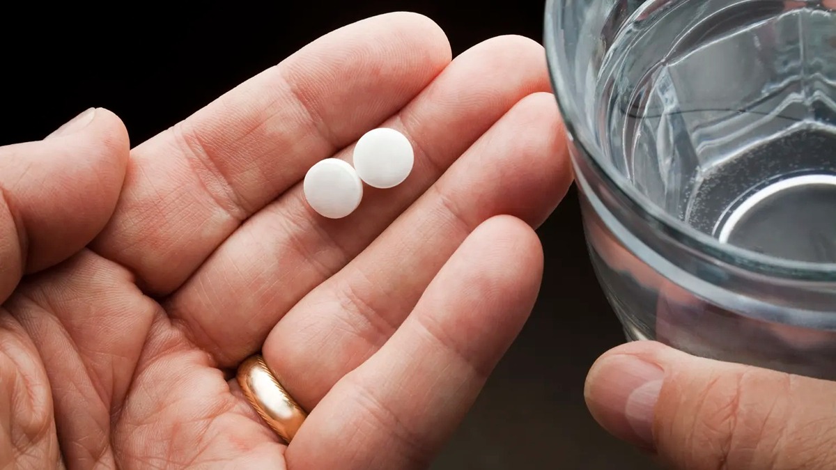 aspirin-kalp-krizi-ve-felcten-korur-mu-1200x675.jpeg