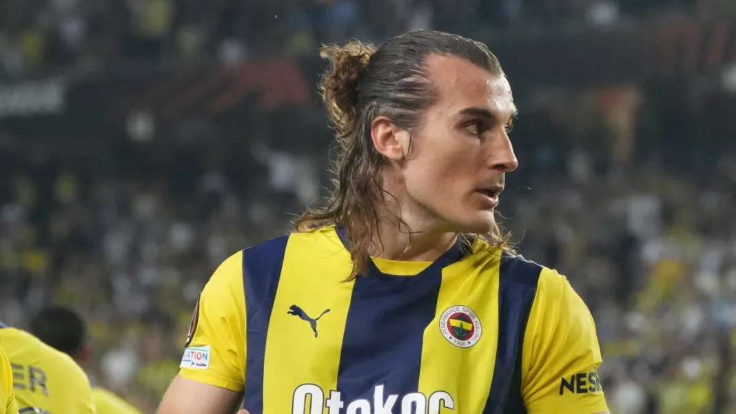 fenerbahcede-caglar-soyuncu-1-ay-sonra-geri-dondu-umau-jpg.webp