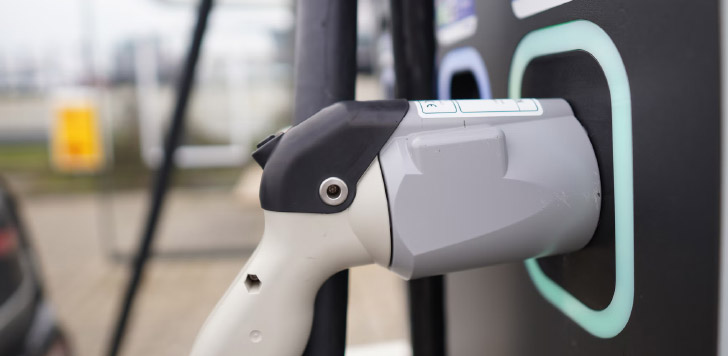 benzin-cep-yakinca-vatandas-direksiyonu-elektrikli-araca-kirdi-001