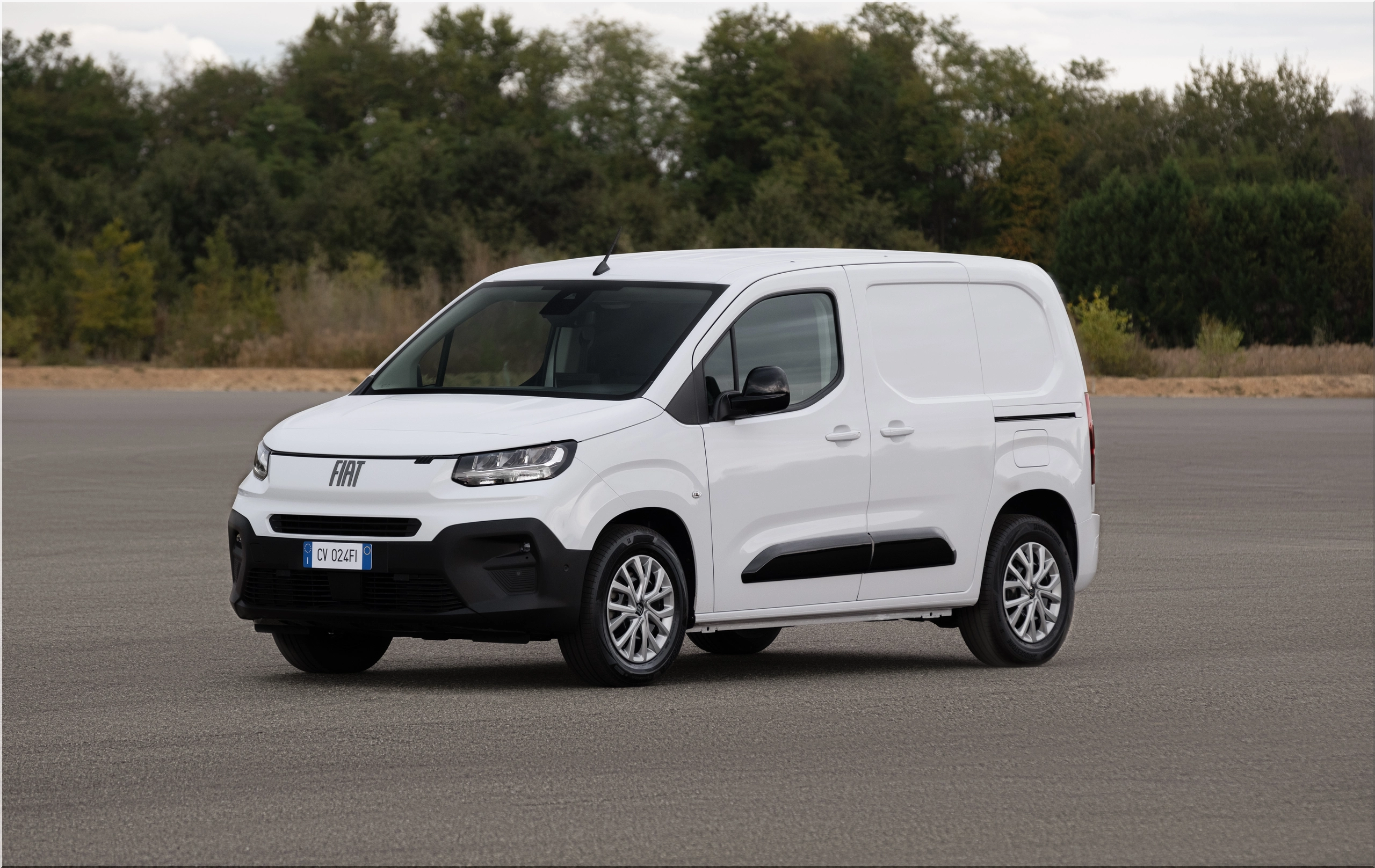 2025-fiat-doblo-easy-pro-02-1-220.webp