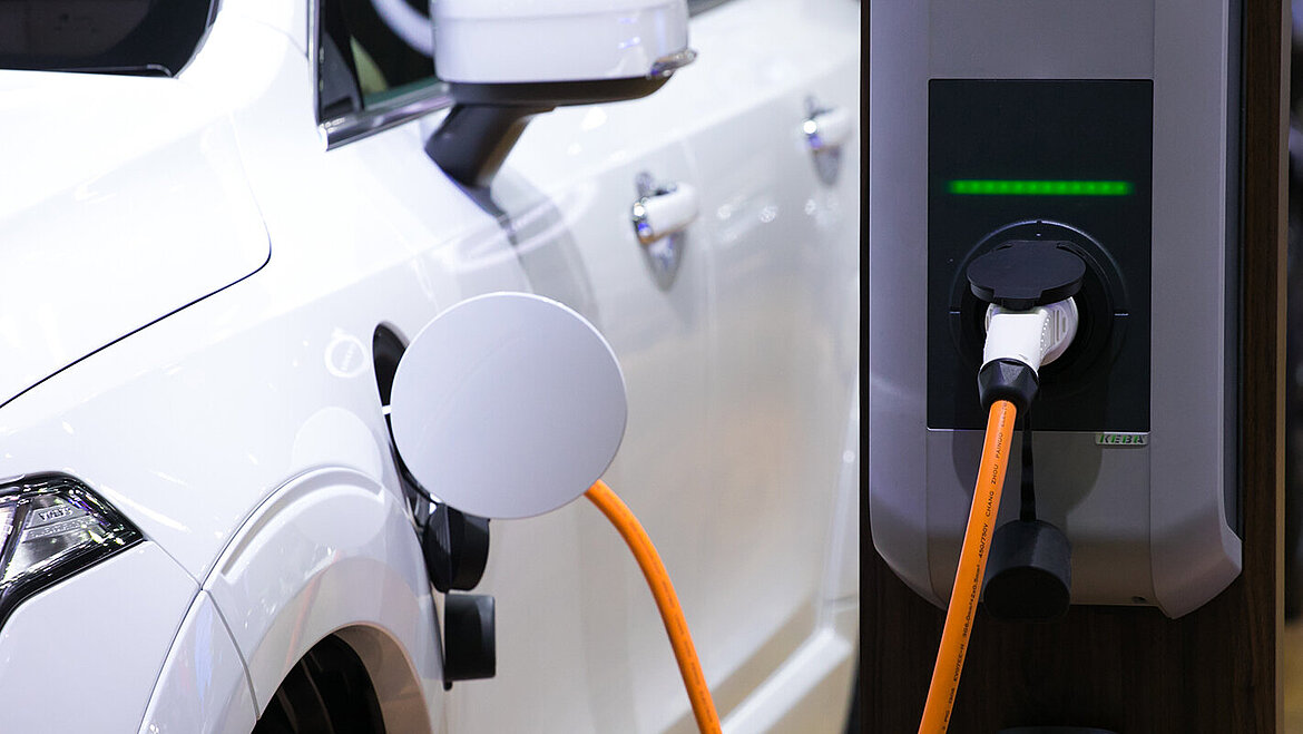 csm-16x8-automotive-electric-car-60a03e65d0.jpg