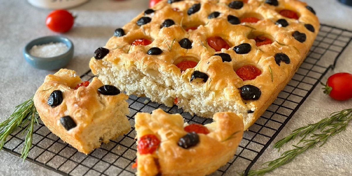 focaccia-ekmegi-tarifi.jpg