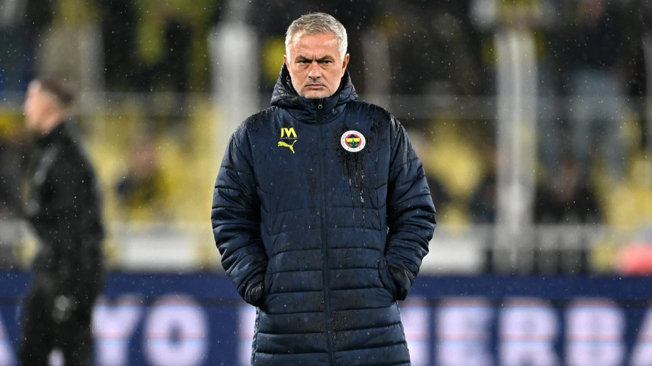 fenerbahcede-jose-mourinho-ameliyat-oldu-sari-lacivertlilerden-aciklama-geldi-bsx0.webp