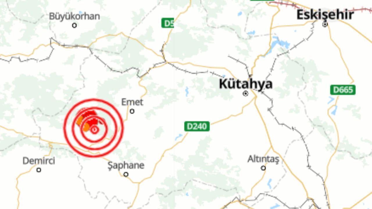 kutahya-deprem-son-dakika-kutahya-deprem-bolgesinde-mi-17455574218963.jpg