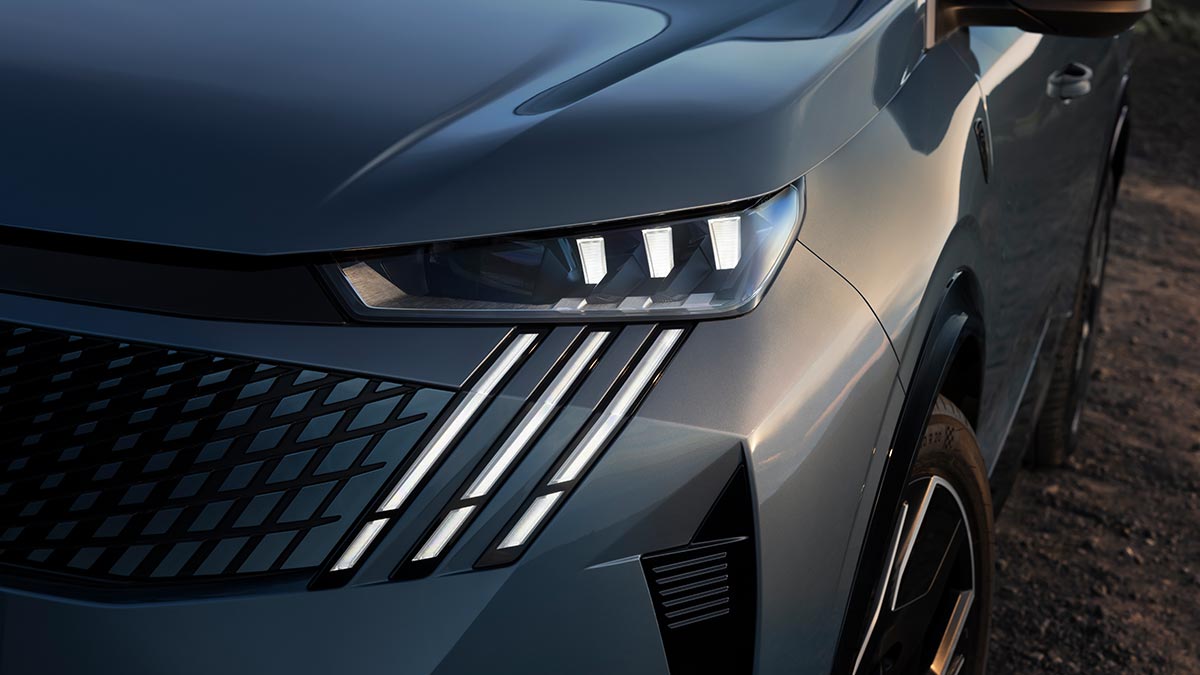 peugeot-e-5008-pixel-led-far.jpg