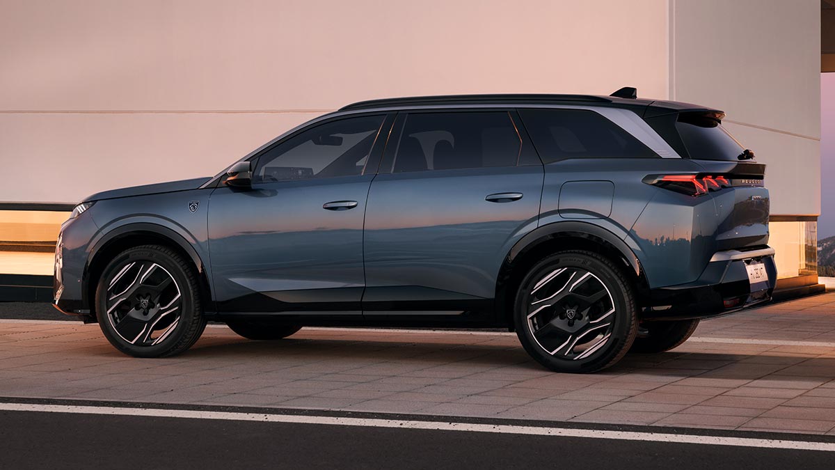 peugeot-e-5008-yan-profil.jpg