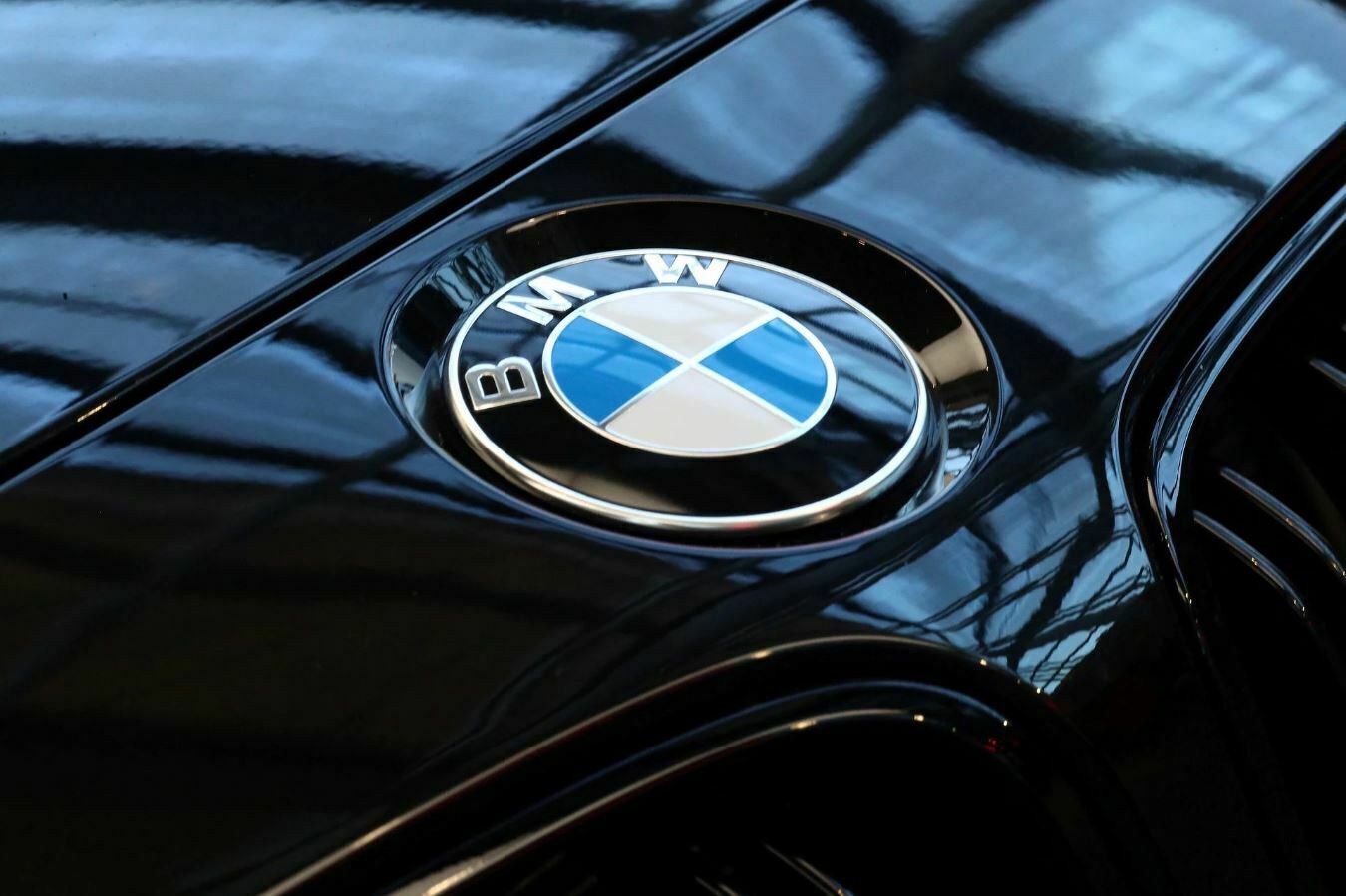 bmw-metaverse-ve-nft-sektorune-girmeye-hazirlaniyor-ykxkhezc.jpg
