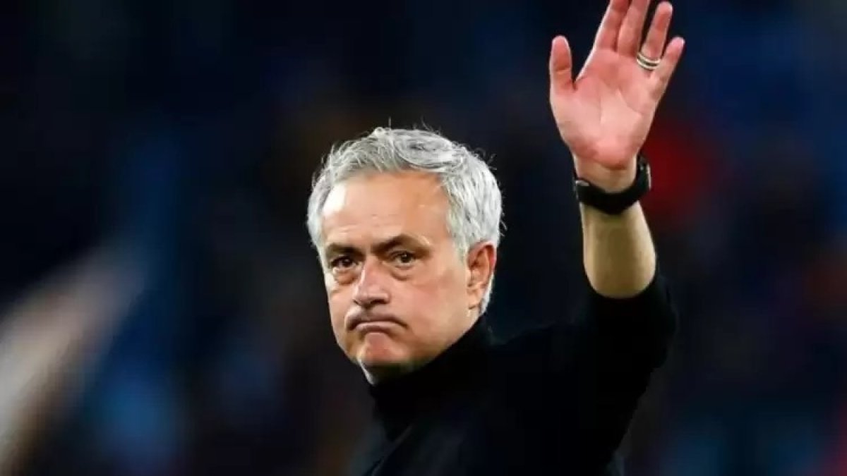 fenerbahcede-mourinho-belirsizligi-yerine-kim-gelecek-uc-isim-on-planda-2-001.jpeg