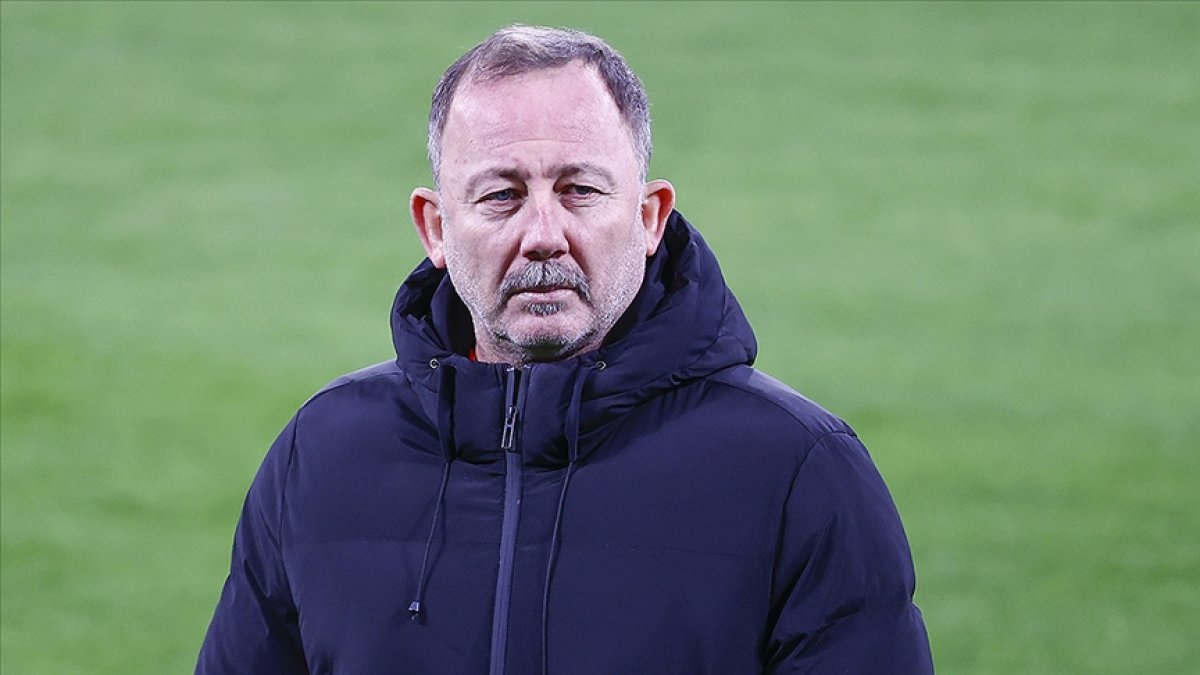fenerbahcede-mourinho-belirsizligi-yerine-kim-gelecek-uc-isim-on-planda-5.jpg