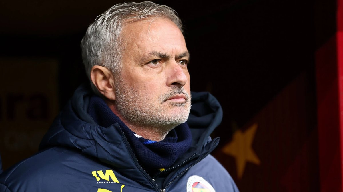 mourinhonun-sampiyon-sezon-basinda-belliydi-sozleri-studyoyu-karistirdi-1.jpeg
