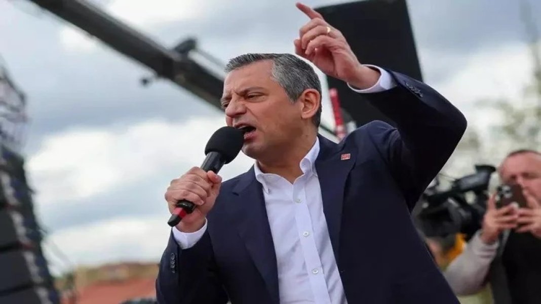 chp-lideri-ozgur-ozelden-terorsuz-turkiye-mesaji-imamoglunun-cezaevinden-gonderdigi-sozler-vani-ayaga-kaldirdi-1.jpeg