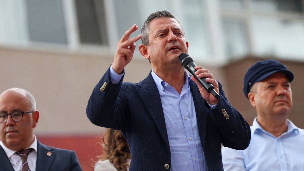 chp-lideri-ozgur-ozelden-terorsuz-turkiye-mesaji-imamoglunun-cezaevinden-gonderdigi-sozler-vani-ayaga-kaldirdi-1.jpg