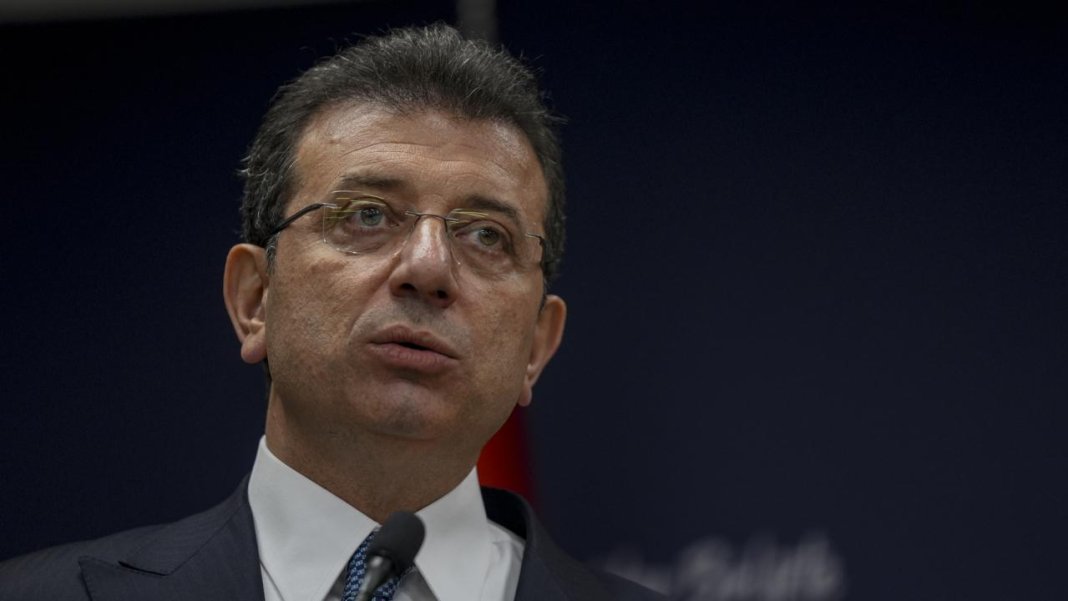 chp-lideri-ozgur-ozelden-terorsuz-turkiye-mesaji-imamoglunun-cezaevinden-gonderdigi-sozler-vani-ayaga-kaldirdi-2.jpg