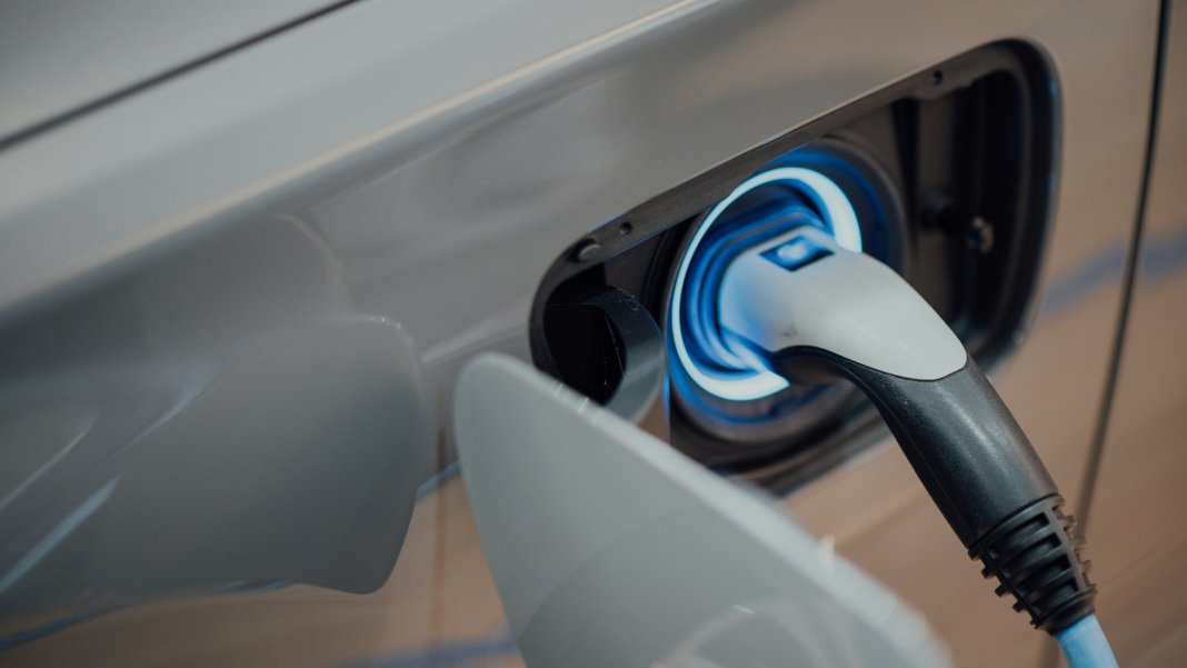 plug-in-hibrit-skandali-buyuyor-sarj-edilebilir-icten-yanmali-otomobillerle-ilgili-soke-eden-gelisme-2.jpg
