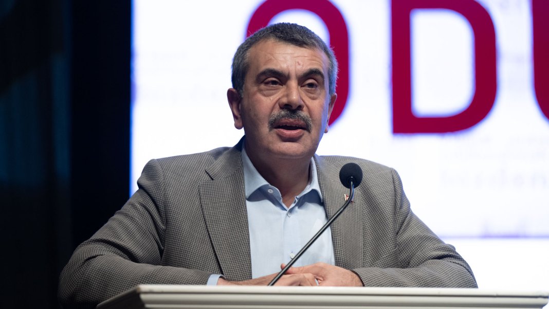 mulakat-tepkisi-krize-donustu-yusuf-tekinden-ogretmene-agir-sozler-megaloman-teror-baglantisi-var-1