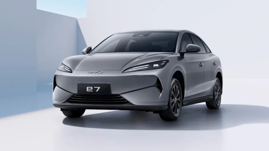 devrim-gibi-geliyor-byd-e7-egea-fiyatinin-ucte-birine-tesla-boyutlarinda-elektrikli-sedan-turkiyede-piyasayi-sallayacak-1.jpg