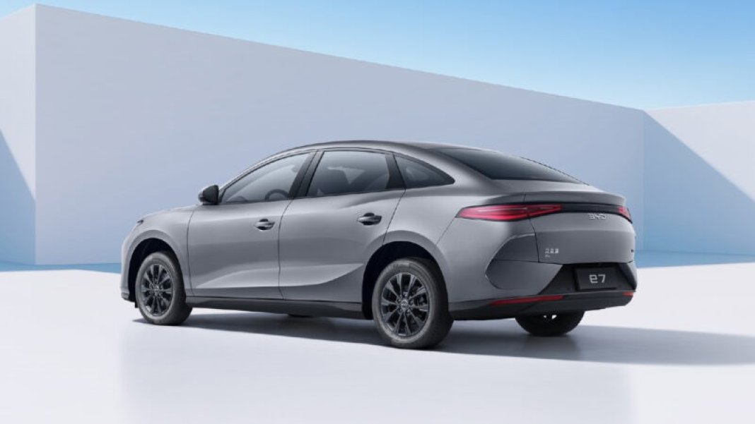devrim-gibi-geliyor-byd-e7-egea-fiyatinin-ucte-birine-tesla-boyutlarinda-elektrikli-sedan-turkiyede-piyasayi-sallayacak-2-001.jpg