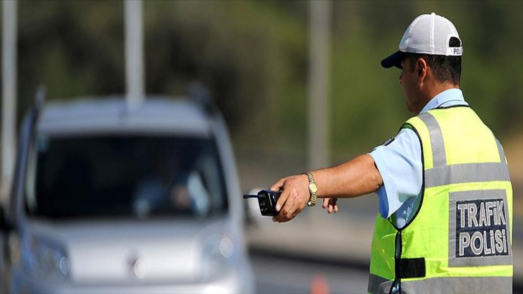 trafikte-yeni-donem-basliyor-trafik-cezalari-200-bin-tlye-kadar-cikabilir-3.jpg
