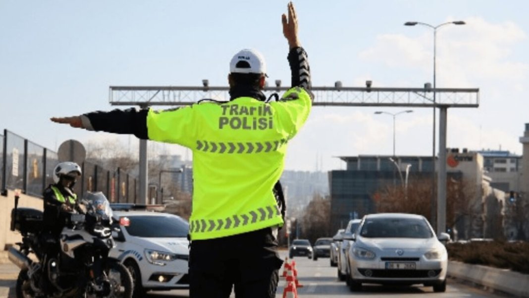 trafikte-yeni-donem-basliyor-trafik-cezalari-200-bin-tlye-kadar-cikabilir-5.jpg