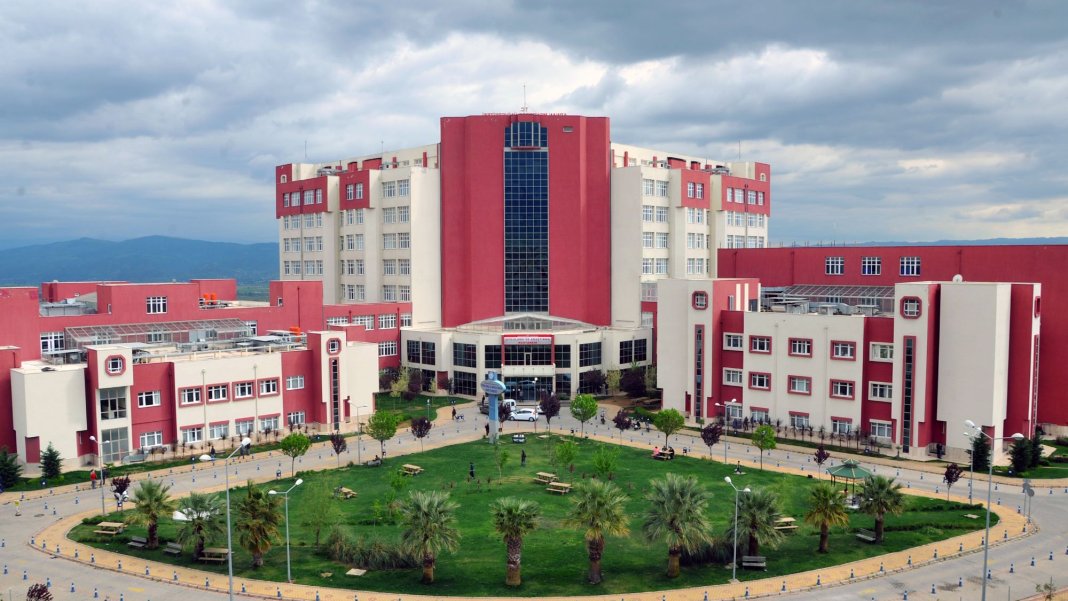 universitenin-hastanesinde-skandal-unlu-profesor-ve-sekreteri-gozaltinda.jpg