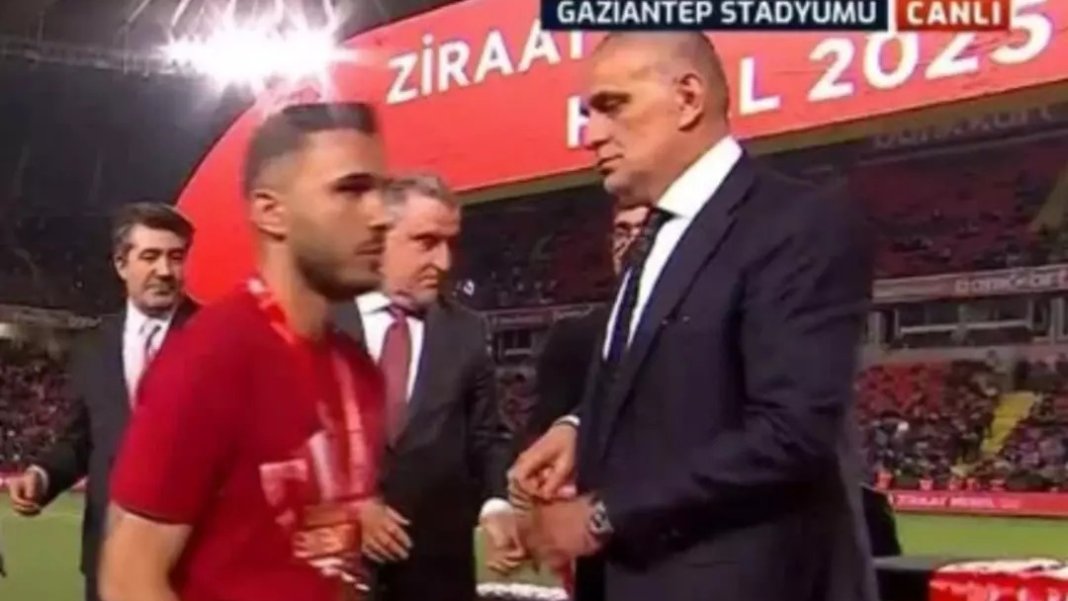 galatasaraydan-tff-baskanina-sessiz-tepki-kupa-toreninde-tokalasmadi-1.jpeg