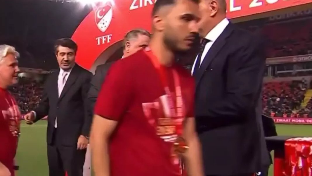 galatasaraydan-tff-baskanina-sessiz-tepki-kupa-toreninde-tokalasmadi-2.jpeg